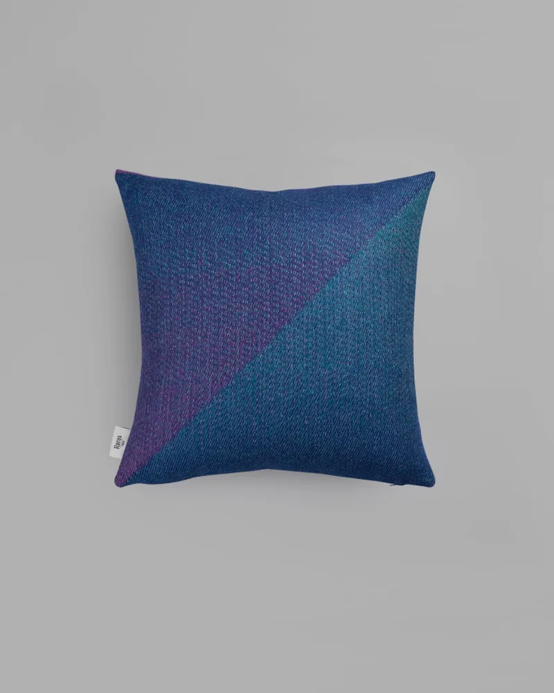 Portør by Røros Tweed in Purple – product photo 2 of 2
