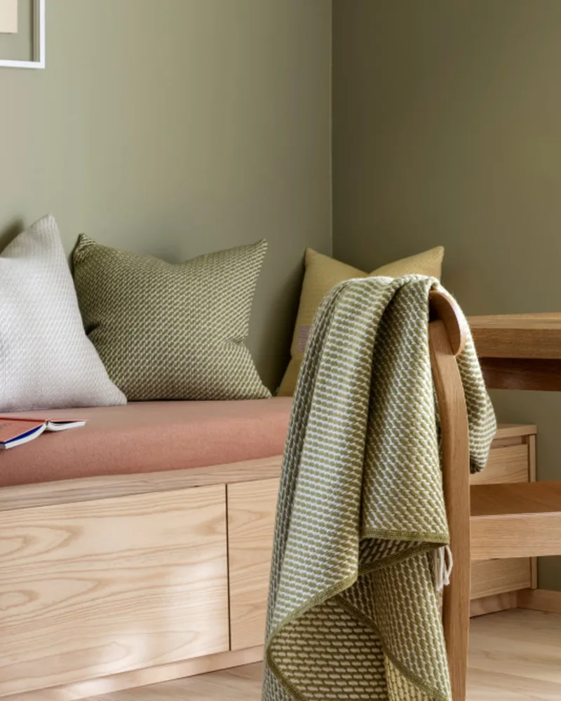 Mello von Røros Tweed in Leaf green – Ambientefoto 1 von 3