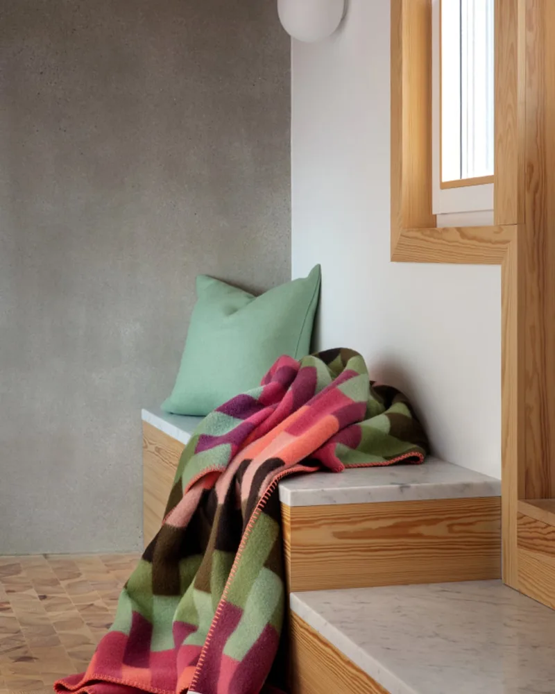 Åsmund Bold van Røros Tweed in Pink/green – sfeerfoto 3 van 6