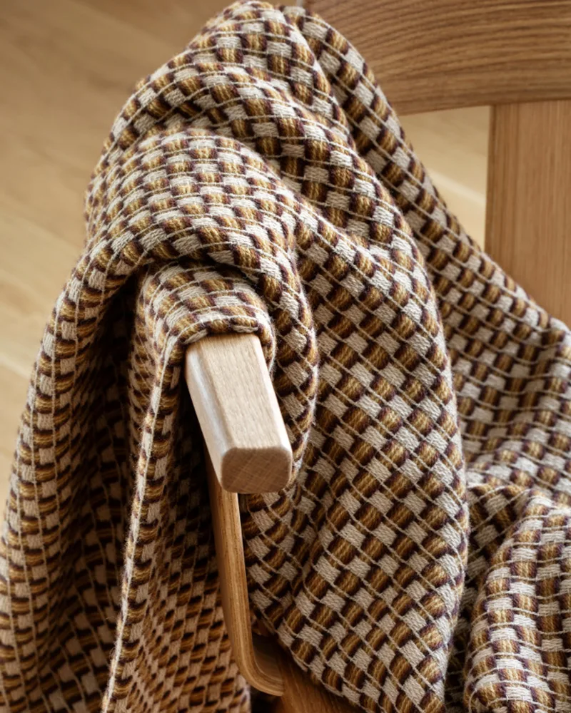 Isak van Røros Tweed in Chestnut – sfeerfoto 5 van 9