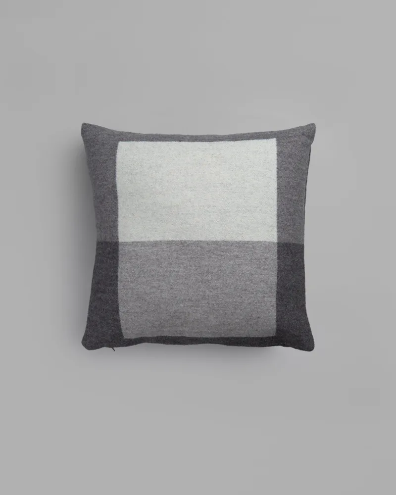 Syndin by Røros Tweed in Slate – product photo 2 of 2