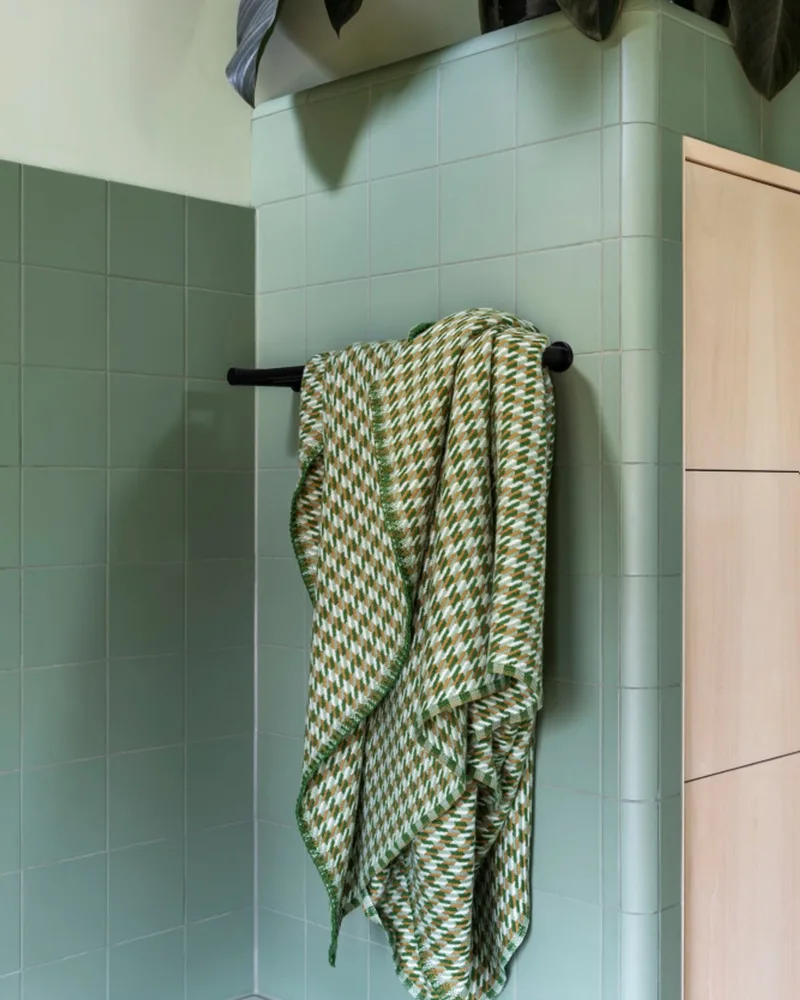 Mimi von Røros Tweed in Espen`s Green – Ambientefoto 3 von 6