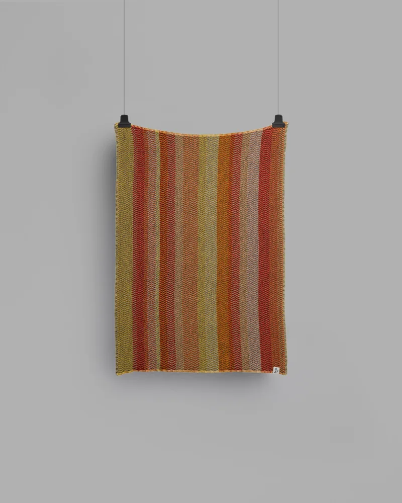 Fri by Røros Tweed in Summer Red – product photo 1 of 4