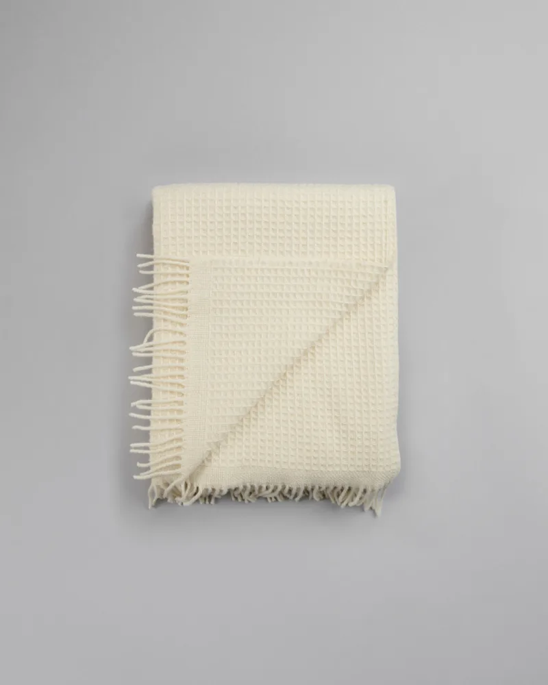 Vega by Røros Tweed in Natural – product photo 7 of 7