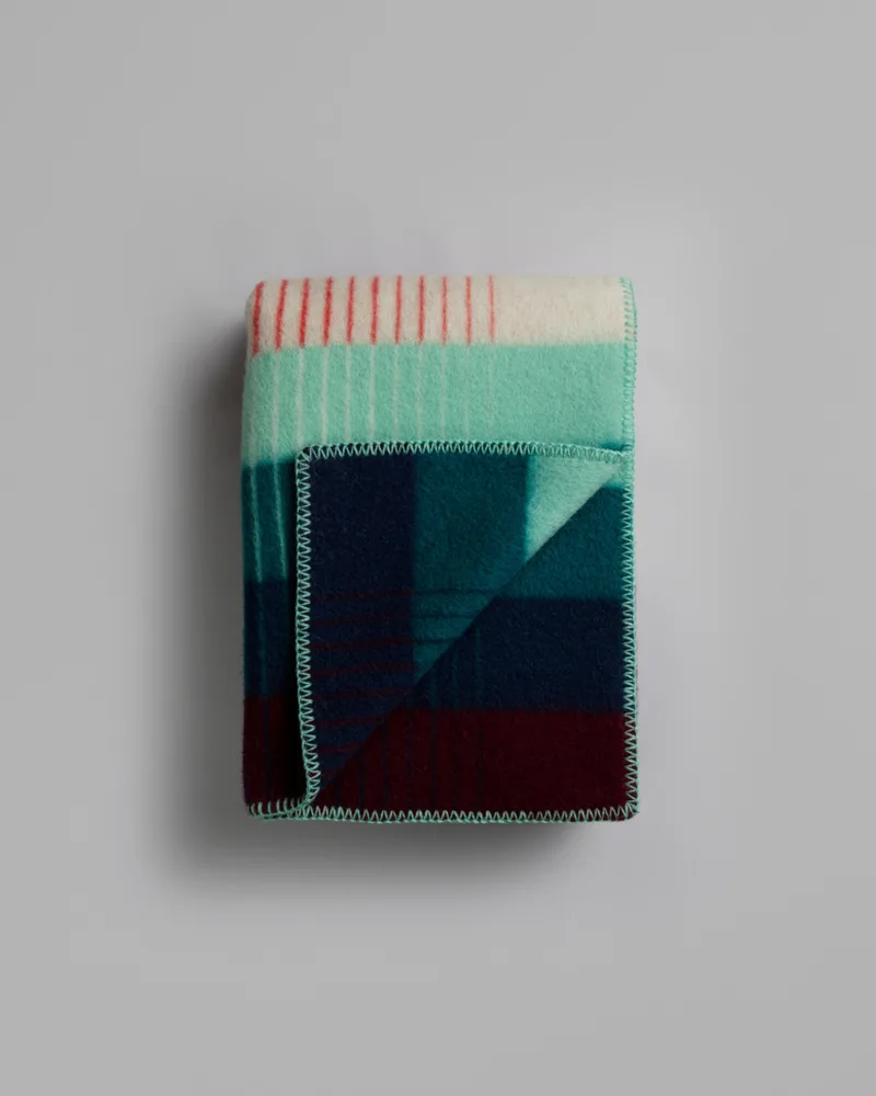 Åsmund Gradient by Røros Tweed in Red/turquoise – product photo 3 of 3