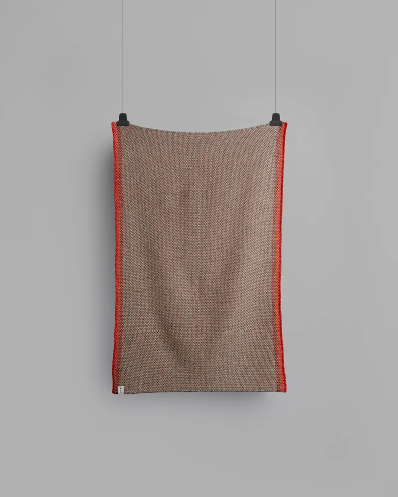 Una by Røros Tweed in Green/red – product photo 2 of 3