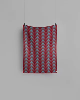 Lynild by Røros Tweed in Red/blue – product photo 2 of 4
