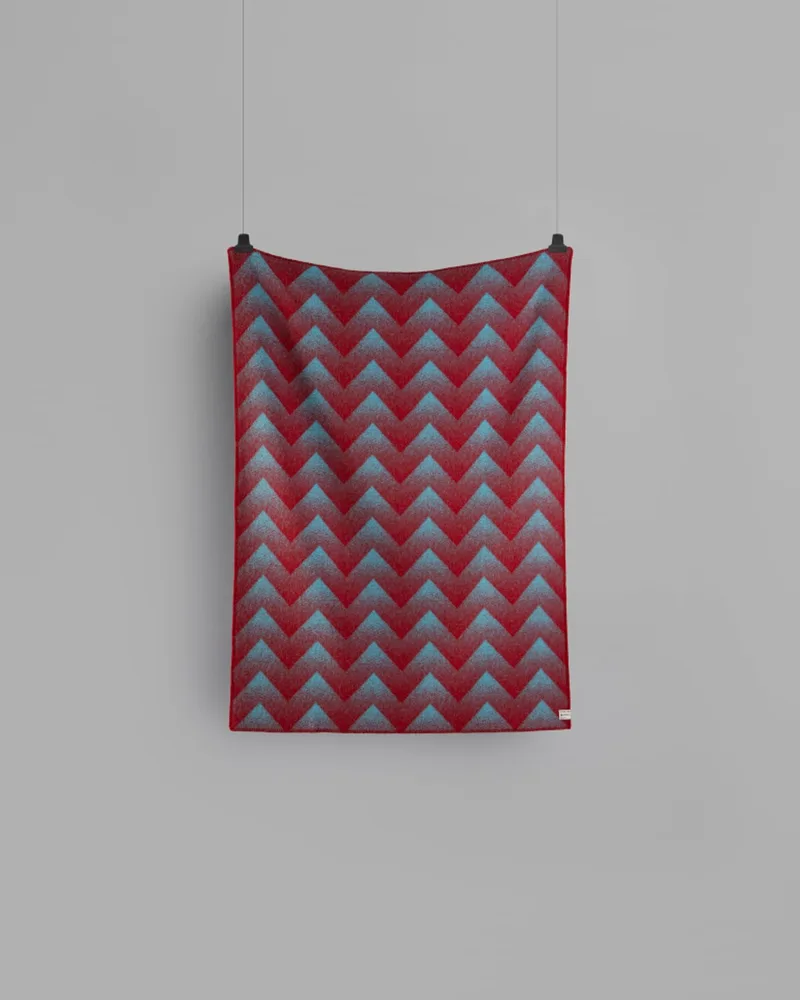 Lynild by Røros Tweed in Red/blue – product photo 2 of 4