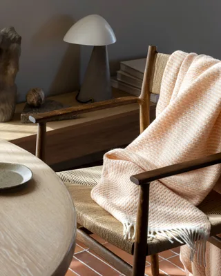 Mello de Røros Tweed en Powder pink – photo d’ambiance 4 sur 6
