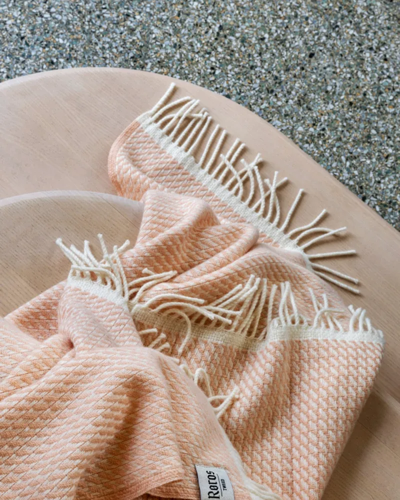 Mello de Røros Tweed en Powder pink – photo d’ambiance 3 sur 6
