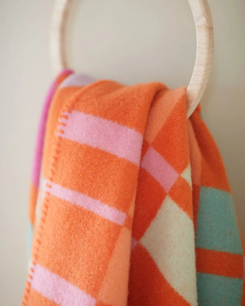 City van Røros Tweed in Orange – sfeerfoto 3 van 7