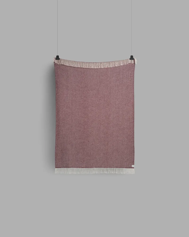 Kattefot van Røros Tweed in Burgundy – productfoto 2 van 5
