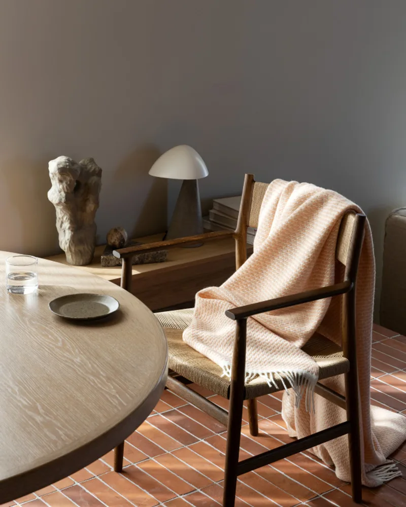 Mello de Røros Tweed en Powder pink – photo d’ambiance 5 sur 6