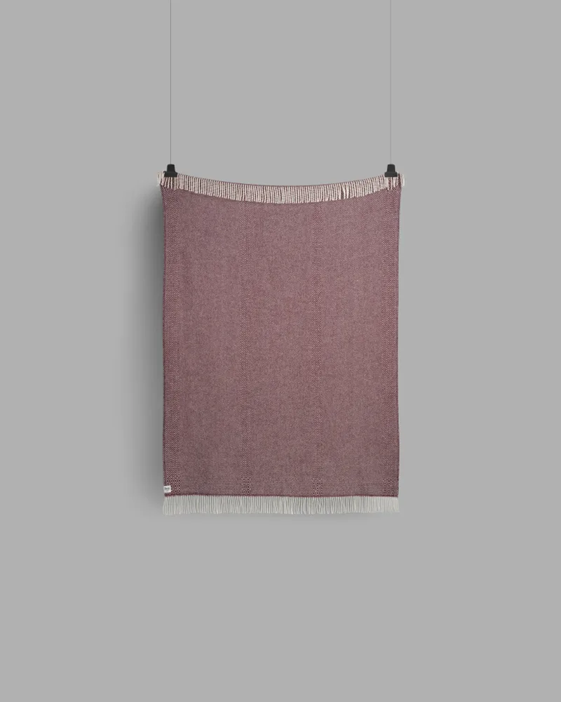 Kattefot van Røros Tweed in Burgundy – productfoto 1 van 5