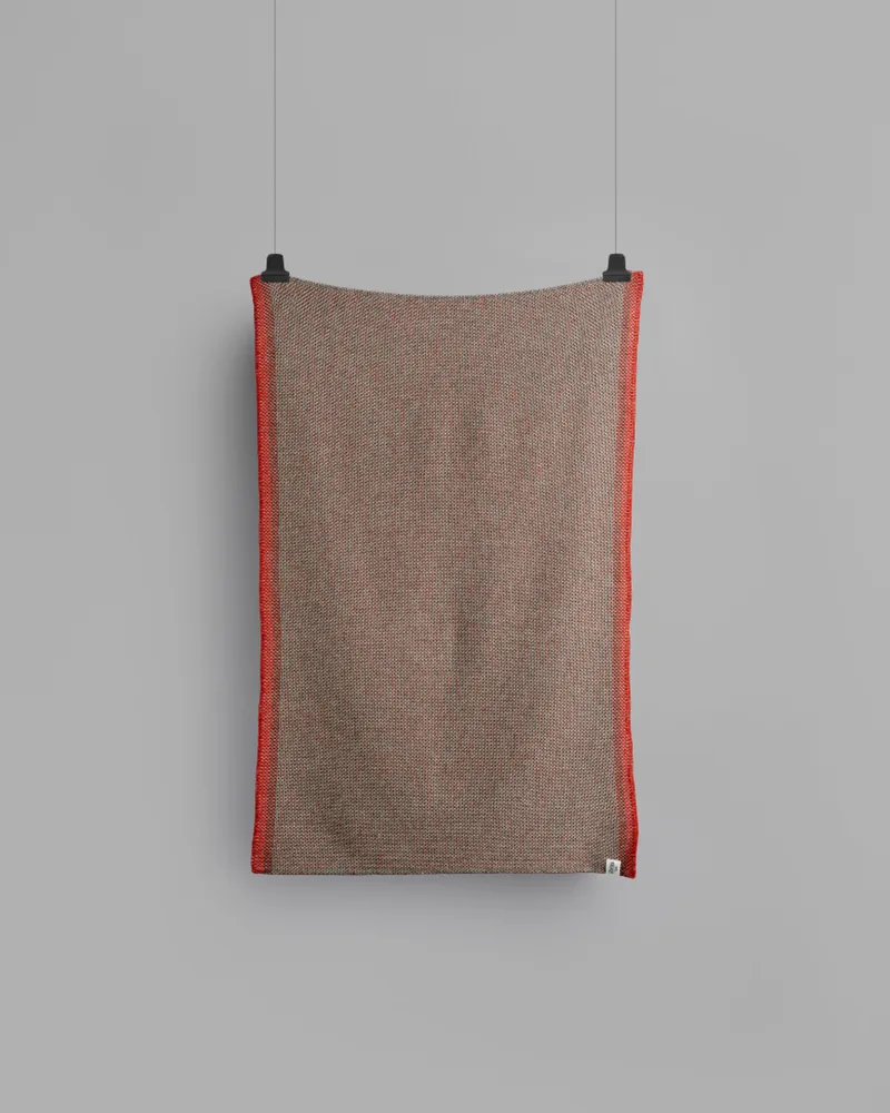 Una by Røros Tweed in Green/red – product photo 1 of 3