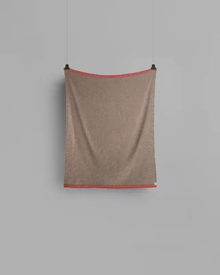 Una by Røros Tweed in Green/red – product photo 2 of 3