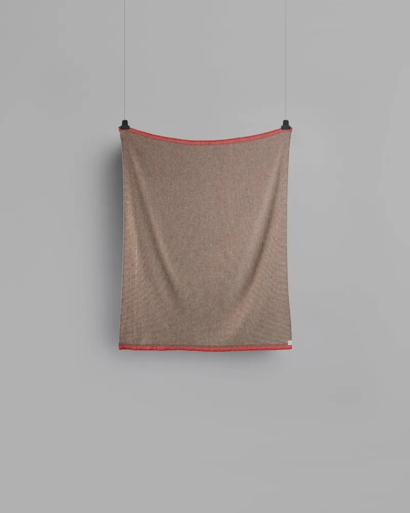 Una by Røros Tweed in Green/red – product photo 2 of 3