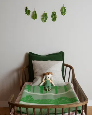 Krokodille van Røros Tweed in Green/natural – sfeerfoto 3 van 6