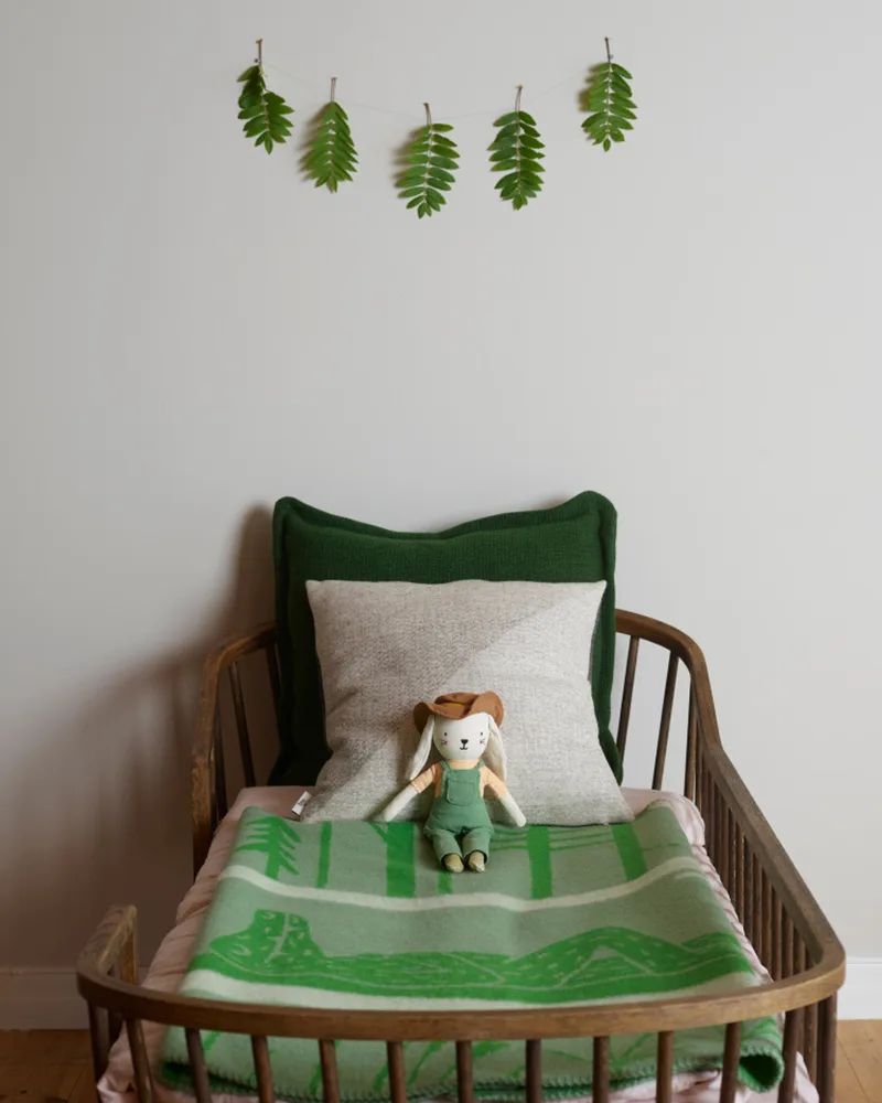 Krokodille van Røros Tweed in Green/natural – sfeerfoto 3 van 6
