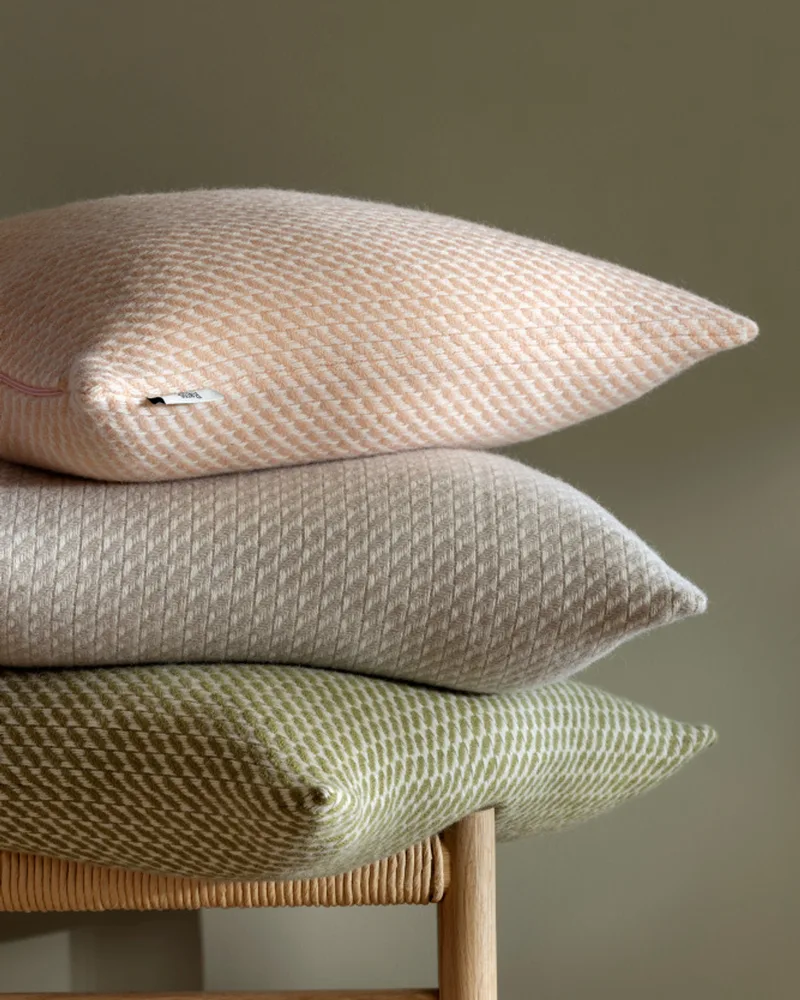 Mello by Røros Tweed in Powder pink – interior photo 2 of 3