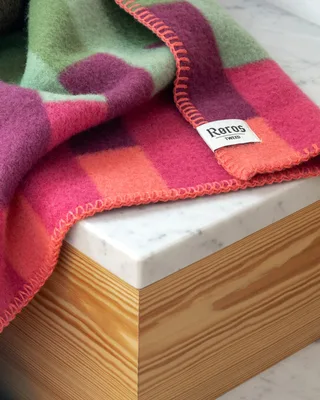 Åsmund Bold van Røros Tweed in Pink/green – sfeerfoto 4 van 6