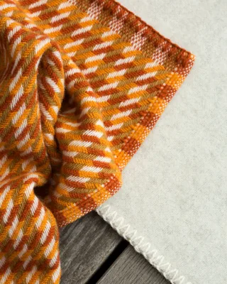 Mimi von Røros Tweed in Apricot – Ambientefoto 7 von 8