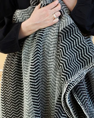 Fri de Røros Tweed en Gray Day – photo d’ambiance 6 sur 7