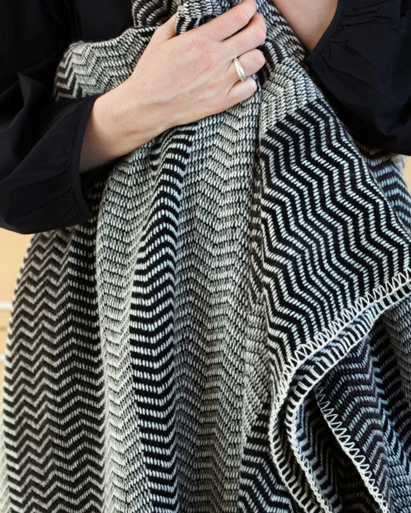Fri de Røros Tweed en Gray Day – photo d’ambiance 6 sur 7