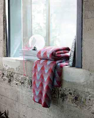 Lynild by Røros Tweed in Red/blue – interior photo 3 of 4
