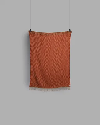 Isak van Røros Tweed in Red Sumac – productfoto 2 van 6