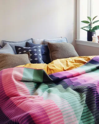Åsmund Gradient by Røros Tweed in Pink/green – interior photo 3 of 4