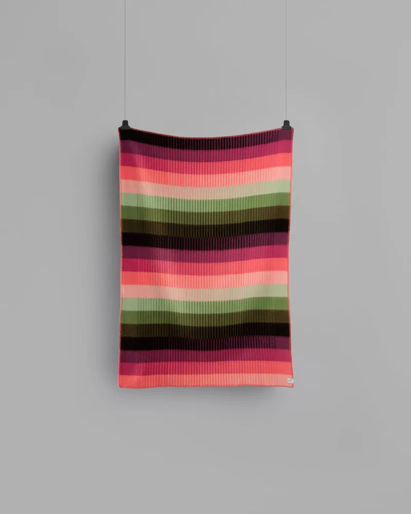 Åsmund Gradient by Røros Tweed in Pink/green – product photo 2 of 4