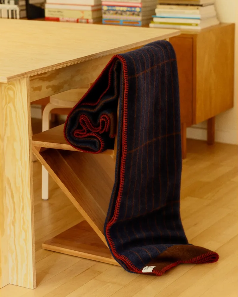 Kassett van Røros Tweed in Dark Blue/Reddish Brown – sfeerfoto 3 van 6