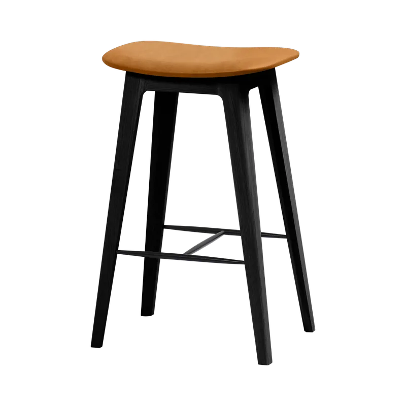 Nordic Bar Stool - Black Stained Oak von SACKit in 68 cm, Luna Sandstone – Produktfoto
