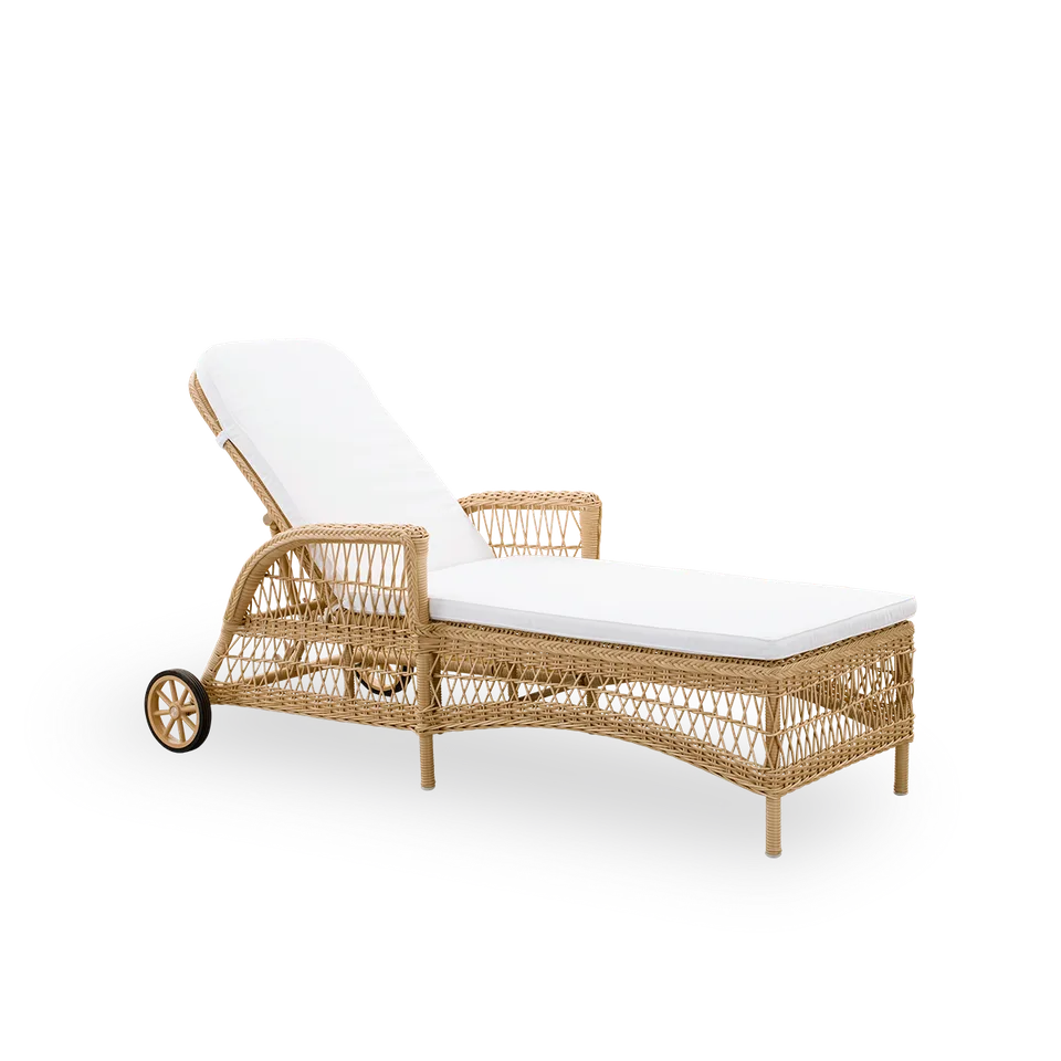 Stock item | Seat- and back cushion | Daisy Exterior Sunbed van Sika-Design in White (CY101) – productfoto 1 van 2