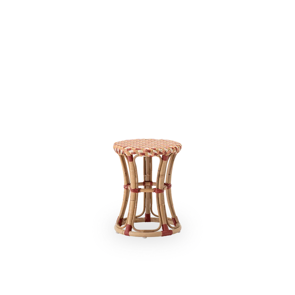 Chloe Stool van Sika-Design in Zigzag Weave – Ivory, Honey, Coral & Burgundy Red, Skin-on Rattan Frame – productfoto