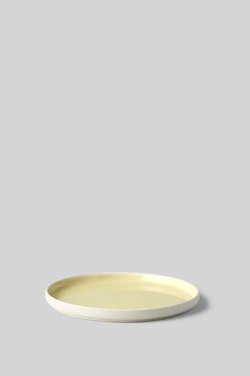 CLAYWARE, PLATE, MEDIUM, 2 PCS, IVORY/YELLOW de Studio About – photo du produit