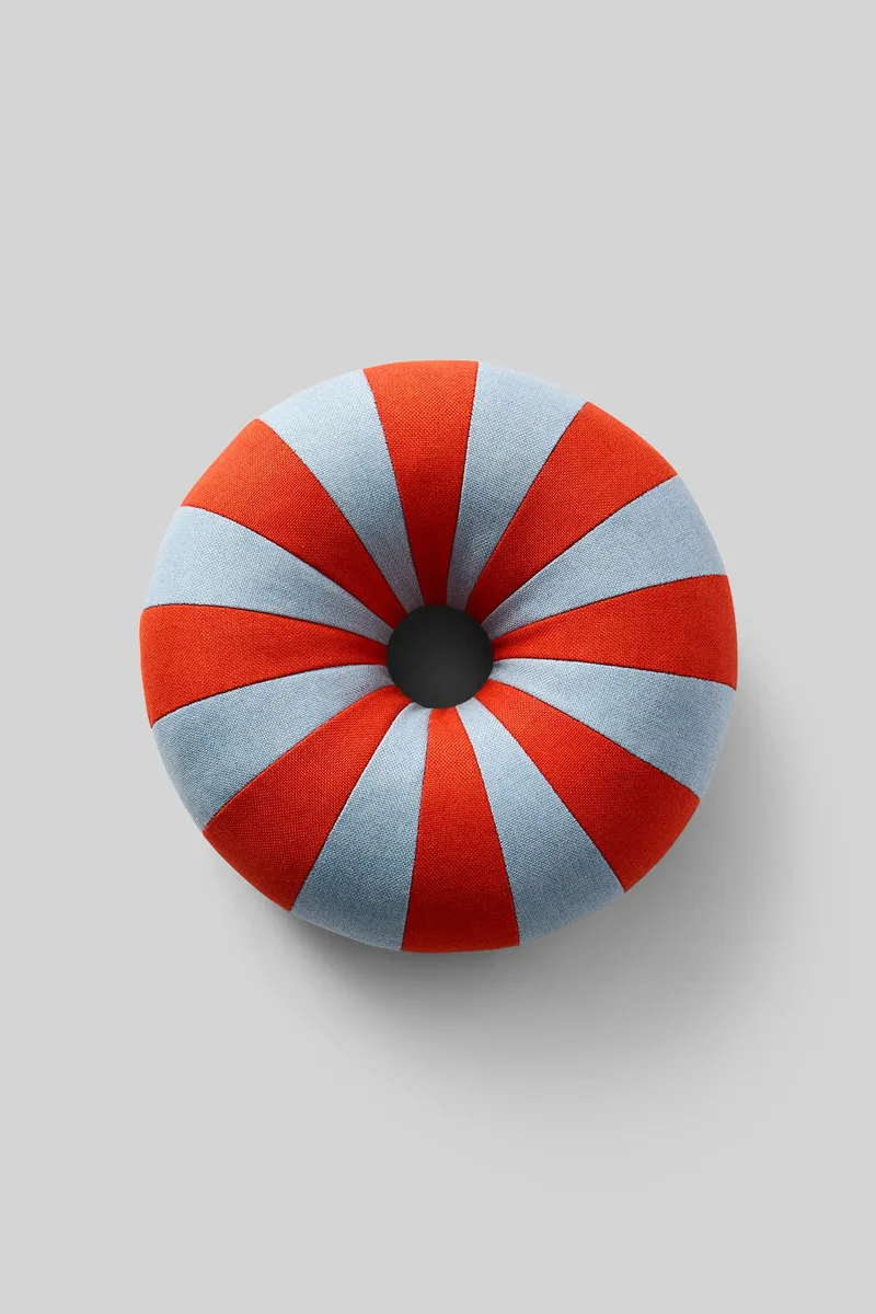 FLOAT PILLOW, BLUE/RED von Studio About – Produktfoto