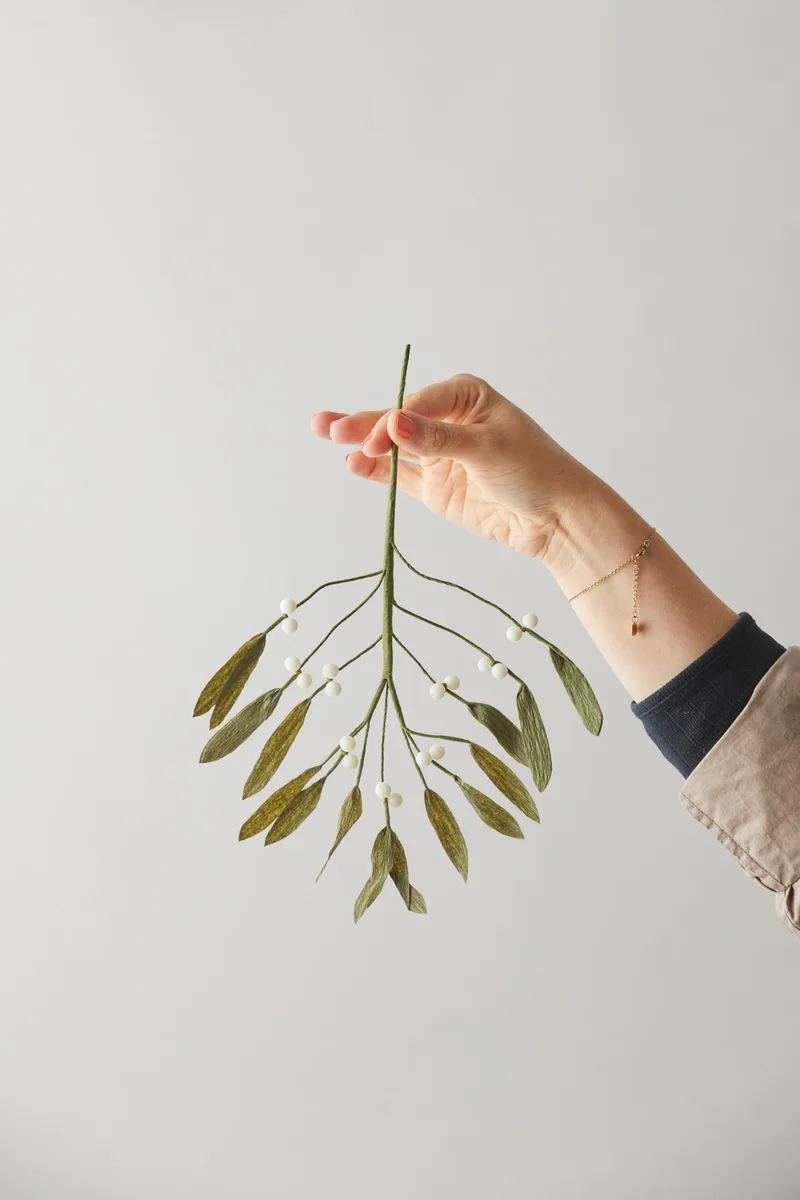 PAPER FLOWER, MISTLETOE, GREEN by Studio About – interior photo