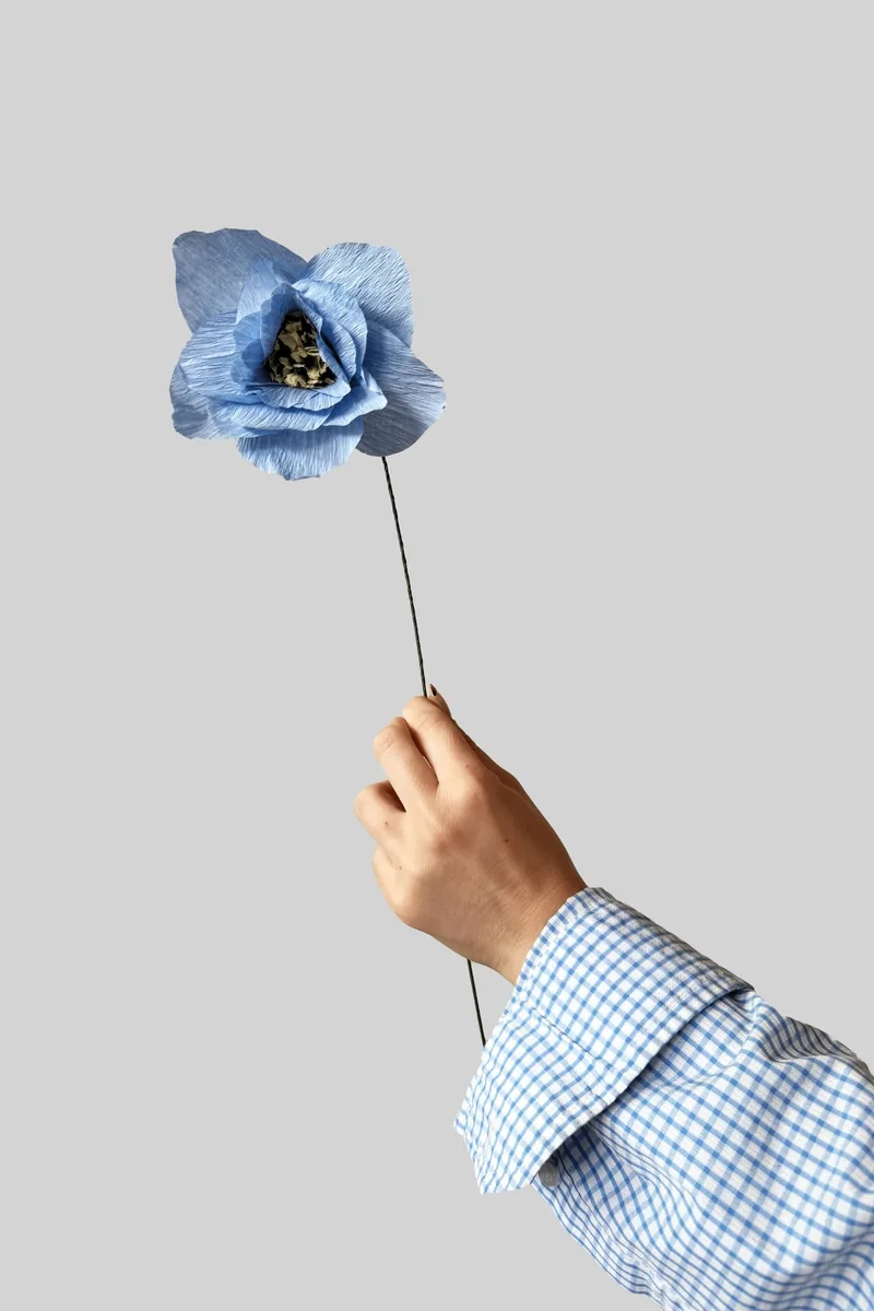PAPER FLOWER, POPPY, LIGHT BLUE de Studio About – photo du produit