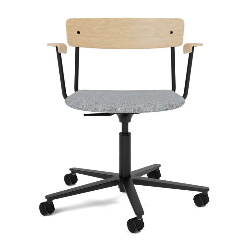 Cross Task Chair de TAKT en Black tube, Oak Matt lacquer, Hallingdal 130 Grey, With armrest – photo du produit 2 sur 2
