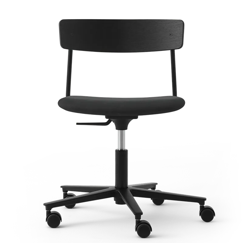 Cross Task Chair de TAKT en Black tube, Oak Black lacquer, Spoor Zea Black Leather, Aucun – photo du produit 2 sur 2