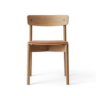 Cross Chair de TAKT en Oak Matt lacquer, Spoor Zea Cognac Leather – photo du produit 2 sur 2