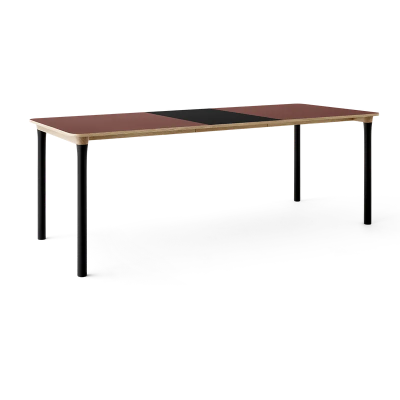 Arc Dining Table de TAKT en Natural oak and black beech, 0751 Deep red nano laminate, Ext-50 0720 Black nano laminate – photo du produit 2 sur 2