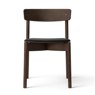 Cross Chair van TAKT in Smoked oak, Spoor Zea Black Leather – productfoto 2 van 2