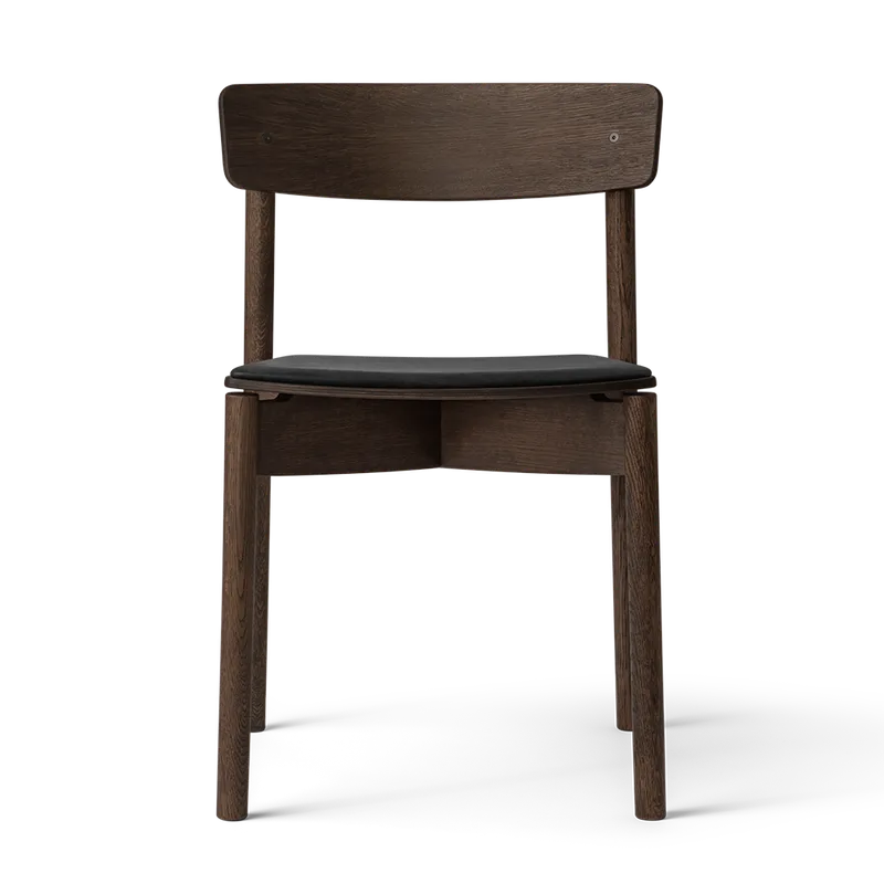 Cross Chair van TAKT in Smoked oak, Spoor Zea Black Leather – productfoto 2 van 2