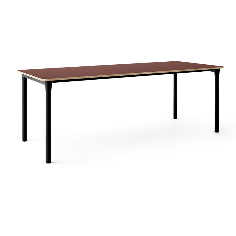 Arc Dining Table de TAKT en Black oak and black oak, 0751 Deep red nano laminate, Ext-50 0751 Deep red nano laminate – photo du produit 2 sur 2