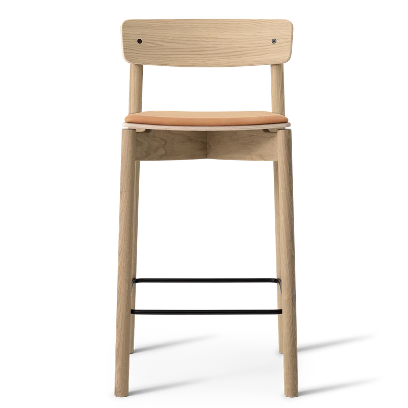Cross Bar Chair van TAKT in 65 cm, Oak Matt lacquer, Dunes cognac leather – productfoto 2 van 2