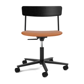 Cross Task Chair de TAKT en Black tube, Oak Black lacquer, LEAP® cognac, Aucun – photo du produit 2 sur 2