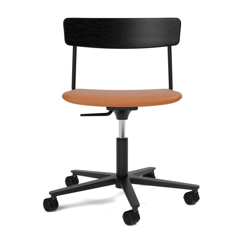 Cross Task Chair de TAKT en Black tube, Oak Black lacquer, LEAP® cognac, Aucun – photo du produit 2 sur 2